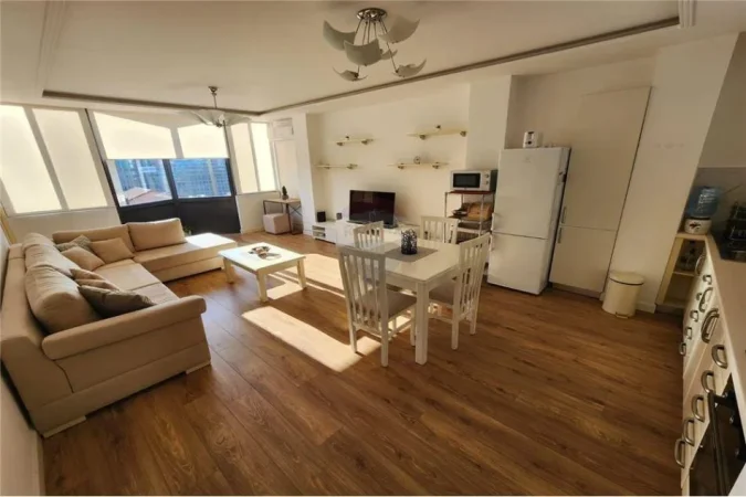 Tirane, jepet me qera apartament 1+1 Kati 8, 56 m² 550 € (Rruga e Kavajës)