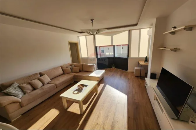Tirane, jepet me qera apartament 1+1 Kati 8, 56 m² 550 € (Rruga e Kavajës)