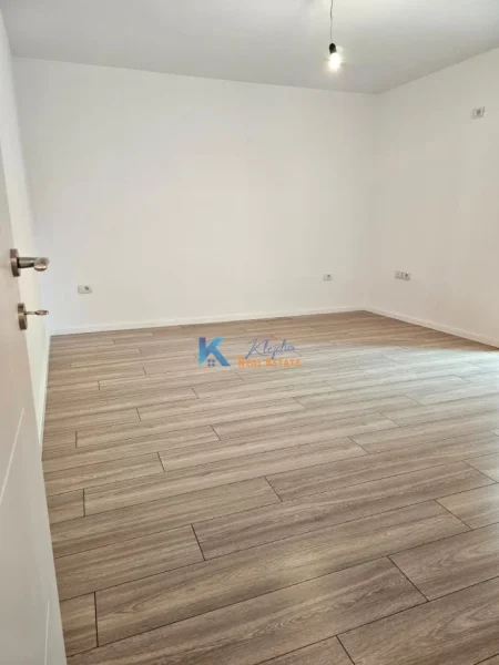 Tirane, shes apartament 1+1+Ballkon Kati 3, 51 m² 102.000 € (Xhamia e Tabakeve)