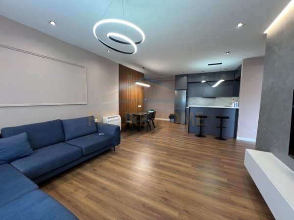 Tirane, shitet apartament 2+1 Kati 3, 126 m² 152.000 € (Casa Italia, Rruga E Kastrioteve)