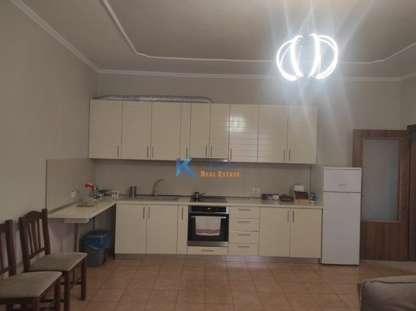 Tirane, jepet me qera apartament 2+1 Kati 3, 100 m² (Rruga e Kavajes, te rruga Mujo Ulqinaku)