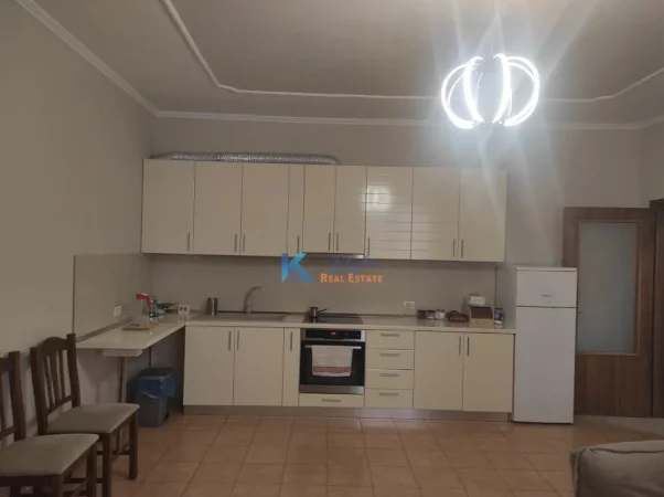 Tirane, jepet me qera apartament 2+1 Kati 3, 100 m² (Rruga e Kavajes, te rruga Mujo Ulqinaku)