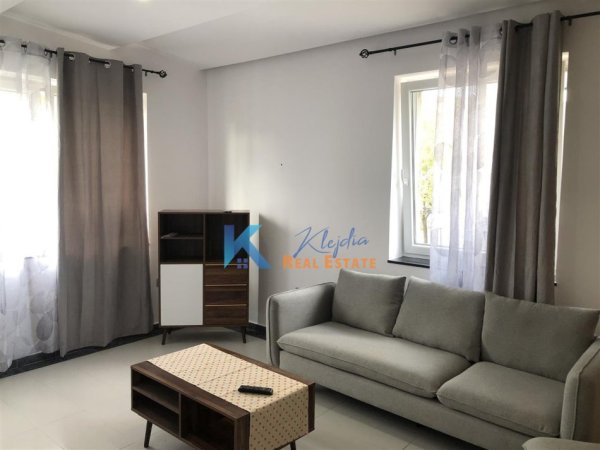 Tirane, jepet me qera apartament 2+1 Kati 2, 100 m² (Brryli, afer Tirana Bank)