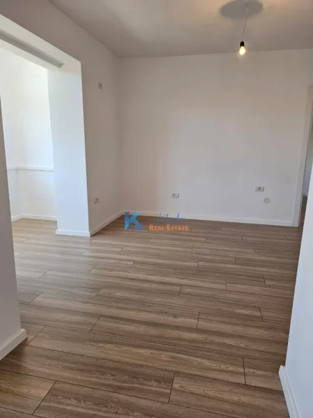 Tirane, shes apartament 1+1+Ballkon Kati 3, 53 m² 110.000 € (afer Xhamise se Tabakeve)