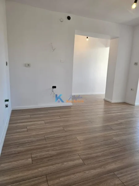 Tirane, shes apartament 1+1+Ballkon Kati 3, 53 m² 110.000 € (afer Xhamise se Tabakeve)