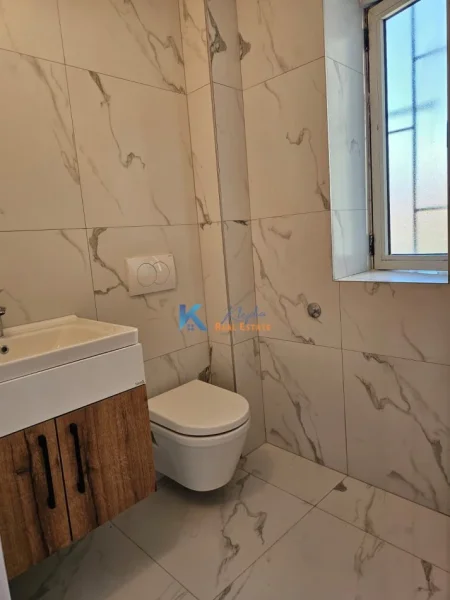 Tirane, shes apartament 1+1+Ballkon Kati 3, 53 m² 110.000 € (afer Xhamise se Tabakeve)