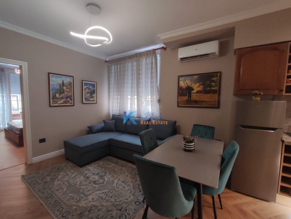 Tirane, jepet me qera apartament 1+1 Kati 6, 60 m² 580 € (Rruga e Elbasanit, pas gjimnazit Asim Vokshi)