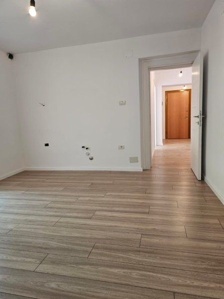 Shitet apartament 1+1 te Xhamia e Tabakeve e investuar Kati 3, 44 m² 102.000 € Rruga e Elbasanit )