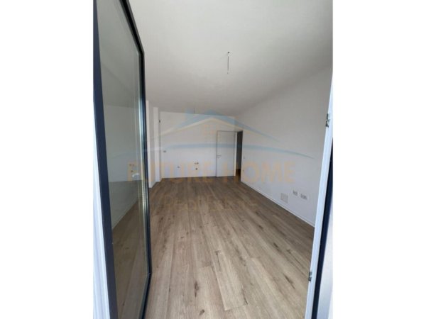 Tirane, shitet apartament 2+1+Ballkon Kati 5, 123.410 € (teodor keko Rezidenca Aos)