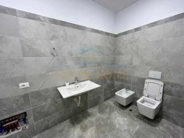 Tirane, shitet apartament 2+1+Aneks+Ballkon Kati 4, 133 m² 172.000 € (GRAND GALLERY,YZBERISHT)