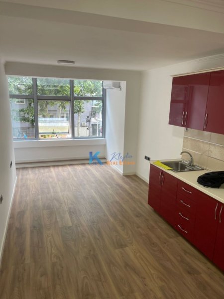 Tirane, jepet me qera zyre Kati 1, 80 m² 700 € (Rruga e Kavajes, afer Poliklinikes nr.9)