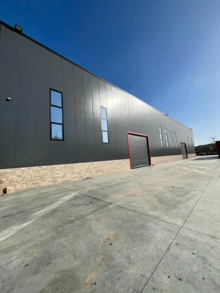 Tirane, jepet me qera magazine Kati 0, 1.100 m² 5.000 € (Fushe-Preze)