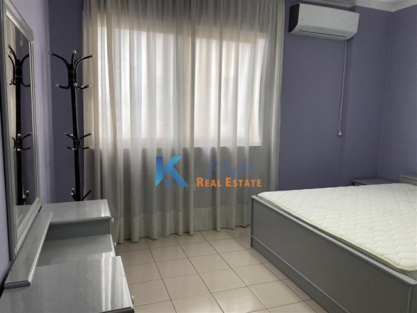 Tirane, jepet me qera apartament 2+1 Kati 8, 105 m² (Komuna e Parisit, afer bankes Credins)