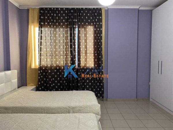 Tirane, jepet me qera apartament 2+1 Kati 8, 105 m² (Komuna e Parisit, afer bankes Credins)