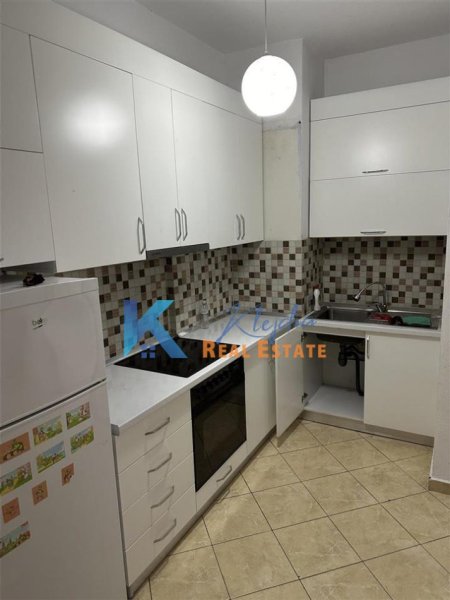 Tirane, jepet me qera apartament 2+1 Kati 5, 100 m² (Kthesa e Kamzes, pallatet e verdha)