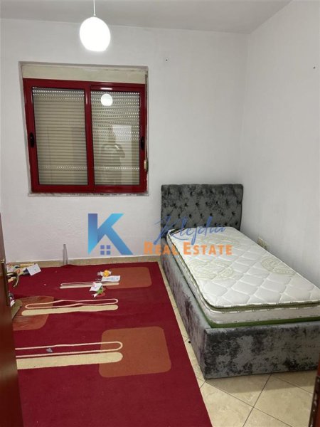 Tirane, jepet me qera apartament 2+1 Kati 5, 100 m² (Kthesa e Kamzes, pallatet e verdha)