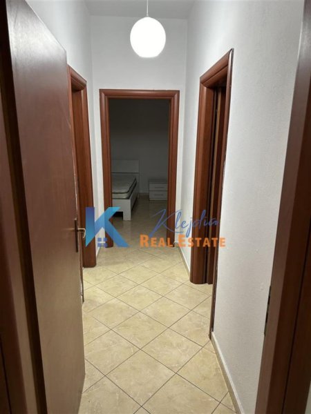 Tirane, jepet me qera apartament 2+1 Kati 5, 100 m² (Kthesa e Kamzes, pallatet e verdha)