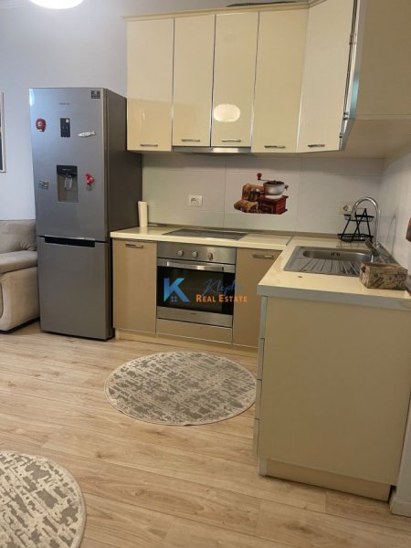 Tirane, jepet me qera apartament 2+1 Kati 5, 70 m² 850 € (Qender, te pallatet Shallvare)