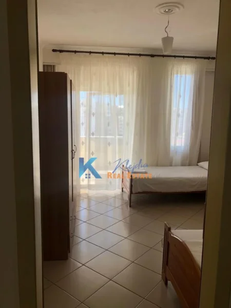 Tirane, jepet me qera apartament 2+1 Kati 7, 108 m² 550 € (Ura e Nisharakut, pas kompleksit Square21)
