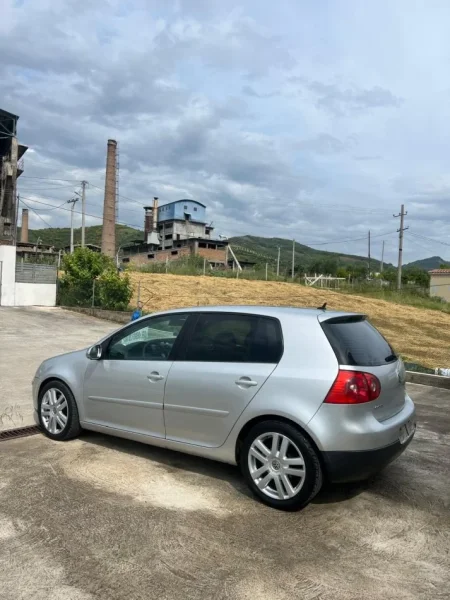 Elbasan, shes makine GOLF 5 automat Nafte, automatik Kondicioner 230.000 km