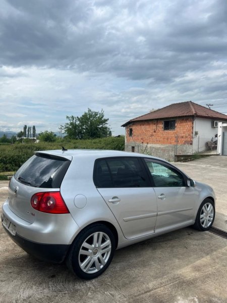 Elbasan, shes makine GOLF 5 automat Nafte, automatik Kondicioner 230.000 km