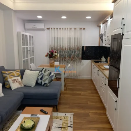Tirane, jepet me qera apartament 1+1 Kati 3, 70 m² (Bllok, afer shkolles Deshmoret e Lirise)