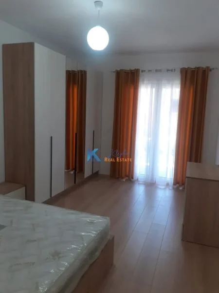 Tirane, jepet me qera apartament 2+1 Kati 1, 94 m² 600 € (Kodra e Diellit, kompleksi Kurora e Kopshtit Botanik)