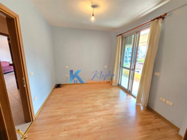 Tirane, jepet me qera apartament 2+1 Kati 3, 100 m² 750 € (Pazari i Ri, rruga Beqir Luga)