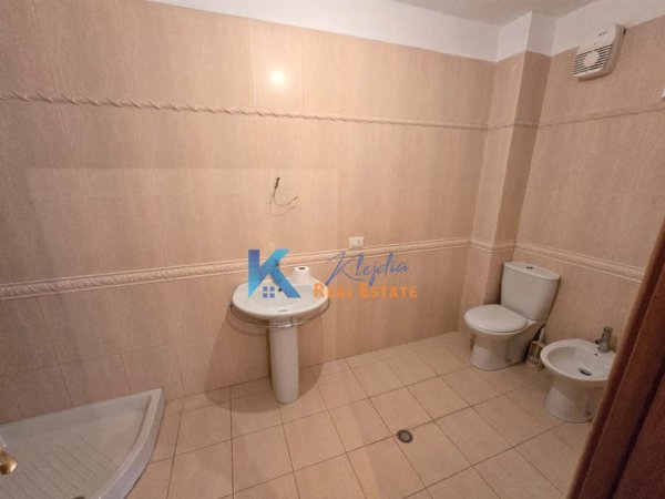 Tirane, jepet me qera apartament 2+1 Kati 3, 100 m² 750 € (Pazari i Ri, rruga Beqir Luga)