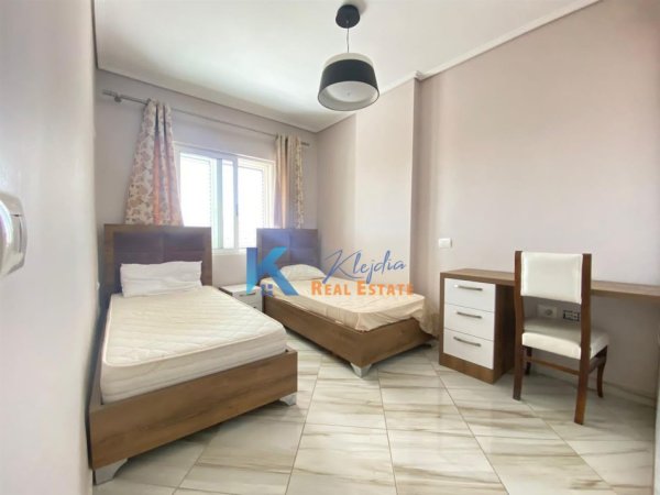 Tirane, jepet me qera apartament 2+1 Kati 3, 100 m² 700 € (Myslym Shyr, te karburant Kastrati)