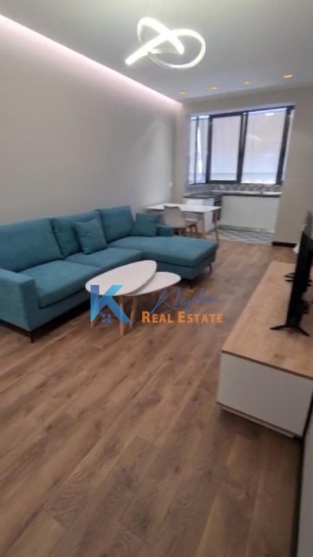 Tirane, jepet me qera apartament 1+1 Kati 3, 65 m² 460 € (Ish parku, te kompleksi Alba)