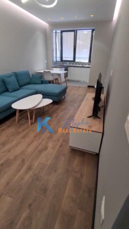 Tirane, jepet me qera apartament 1+1 Kati 3, 65 m² 460 € (Ish parku, te kompleksi Alba)