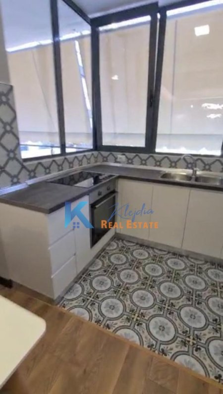 Tirane, jepet me qera apartament 1+1 Kati 3, 65 m² 460 € (Ish parku, te kompleksi Alba)