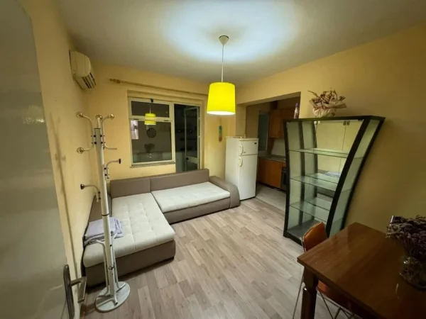 Tirane, jepet me qera apartament 2+1+Ballkon Kati 5, 80 m² 500 € (Ish Ekspozites)