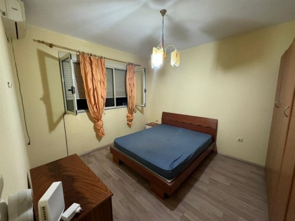 Tirane, jepet me qera apartament 2+1+Ballkon Kati 5, 80 m² 500 € (Ish Ekspozites)