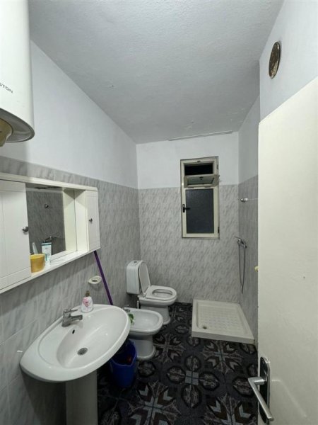 Tirane, jepet me qera apartament 2+1+Ballkon Kati 5, 80 m² 500 € (Ish Ekspozites)