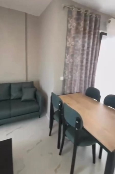 Tirane, jepet me qera apartament 1+1+Ballkon Kati 3, 70 m² 400 € (Porcelan , Rruga Xhanfize Keko , prane uet)