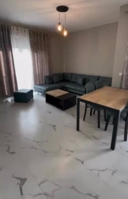 Tirane, jepet me qera apartament 1+1+Ballkon Kati 3, 70 m² 400 € (Porcelan , Rruga Xhanfize Keko , prane uet)