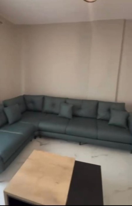 Tirane, jepet me qera apartament 1+1+Ballkon Kati 3, 70 m² 400 € (Porcelan , Rruga Xhanfize Keko , prane uet)