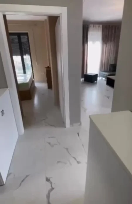 Tirane, jepet me qera apartament 1+1+Ballkon Kati 3, 70 m² 400 € (Porcelan , Rruga Xhanfize Keko , prane uet)