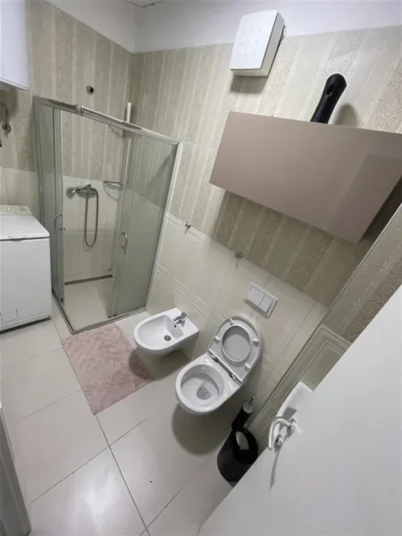 Tirane, jepet me qera apartament 1+1+Ballkon Kati 4, 58 m² 600 € (rruga Sulejman Delvina)