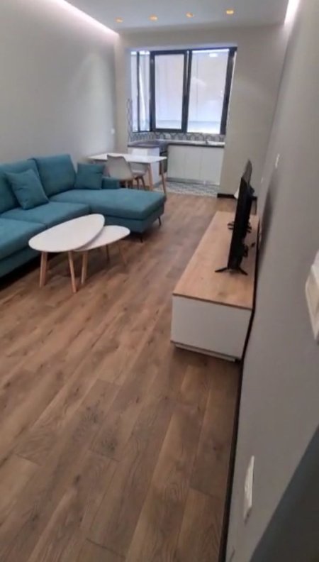 Tirane, jepet me qera apartament 1+1+Ballkon Kati 2, 65 m² 460 € (21 dhjetori , rruga ndre mjeda , Kompleksi Alba)