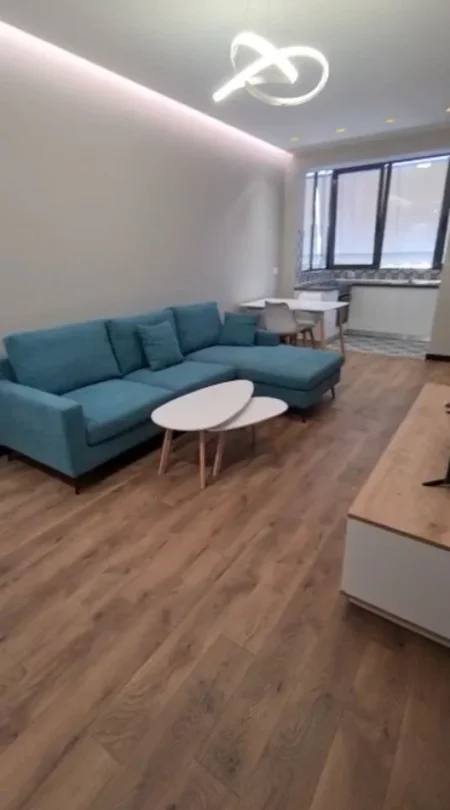 Tirane, jepet me qera apartament 1+1+Ballkon Kati 2, 65 m² 460 € (21 dhjetori , rruga ndre mjeda , Kompleksi Alba)