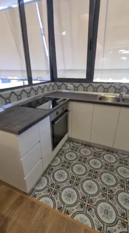 Tirane, jepet me qera apartament 1+1+Ballkon Kati 3, 65 m² 460 € (rruga Ndre Mjeda)