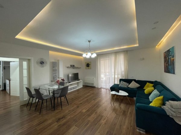 Tirane, jepet me qera apartament 2+1+Ballkon Kati 4, 100 m² 700 € (Vasil Shanto)