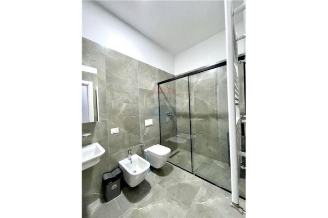 Tirane, jepet me qera apartament 2+1+Ballkon Kati 4, 100 m² 700 € (Vasil Shanto)