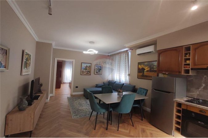 Tirane, jepet me qera apartament 1+1+Ballkon Kati 4, 78 m² 570 € (Rruga e Elbasanit)