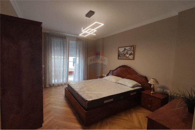 Tirane, jepet me qera apartament 1+1+Ballkon Kati 4, 78 m² 570 € (Rruga e Elbasanit)