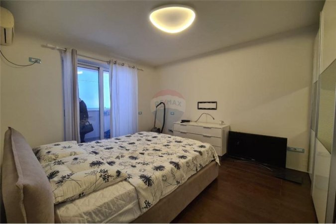 Tirane, jepet me qera apartament 2+1+Ballkon Kati 5, 100 m² 600 € (Myslym Shyri)