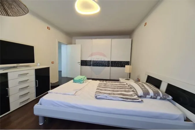 Tirane, jepet me qera apartament 2+1+Ballkon Kati 5, 100 m² 600 € (Myslym Shyri)